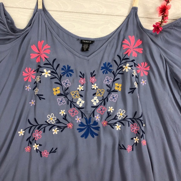 NWOT Torrid Embroidered Cold Shoulder Top - Picture 4 of 5